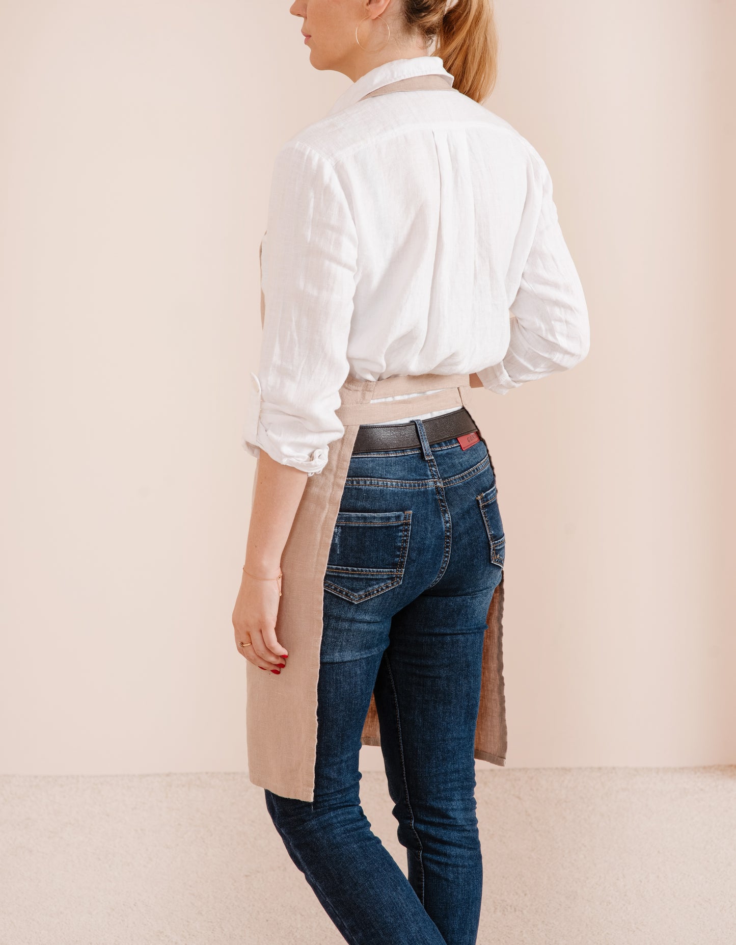 Classic linen apron with pockets
