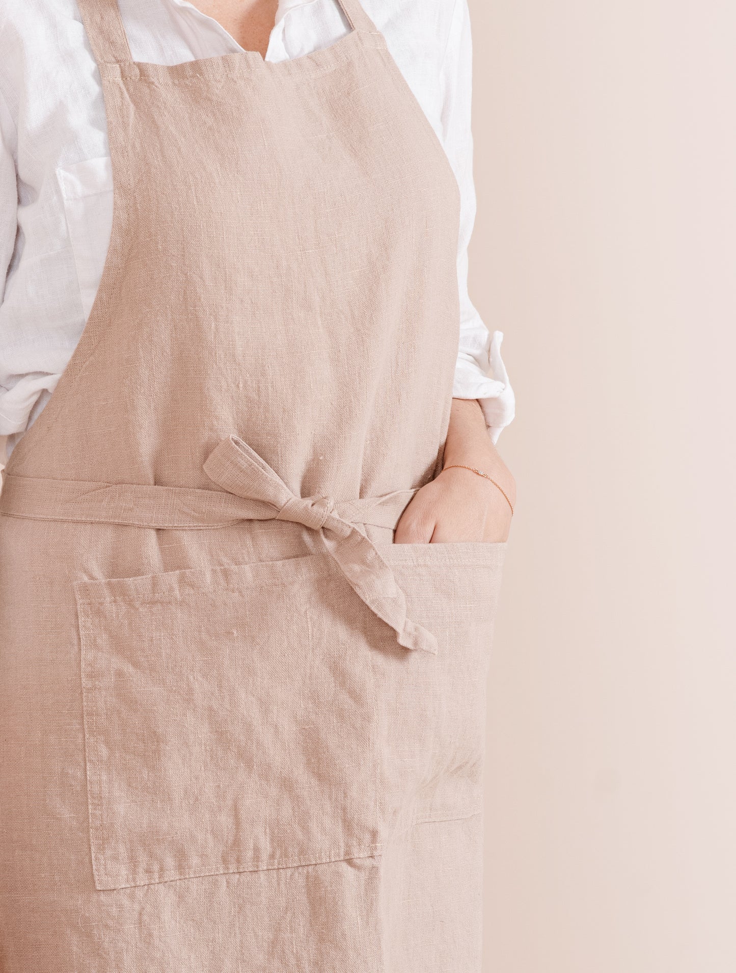 Classic linen apron with pockets