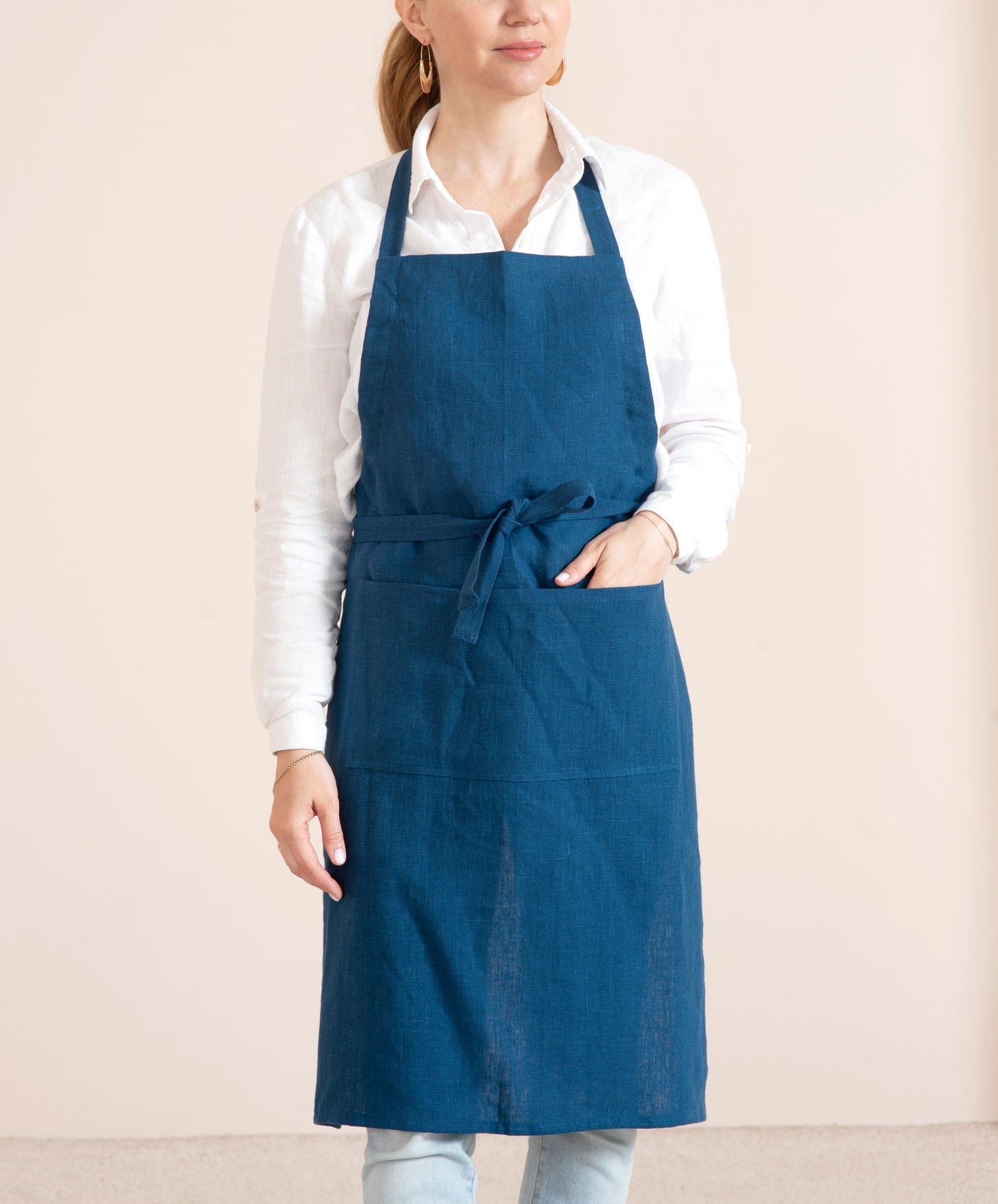 Adjustable linen apron in various colors