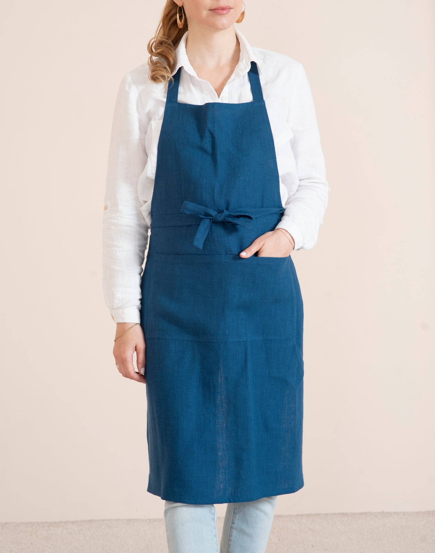 Classic linen apron with pockets
