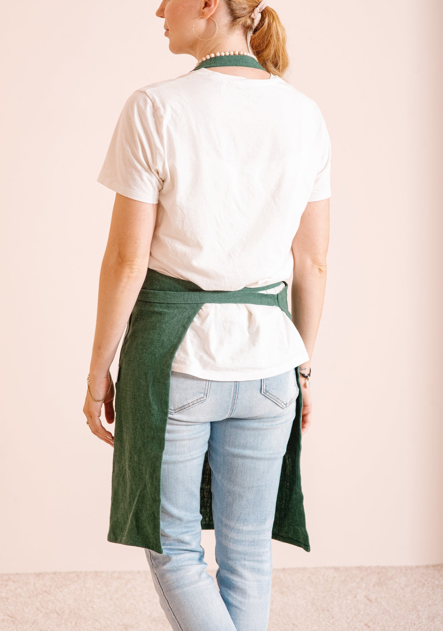 Classic linen apron with pockets