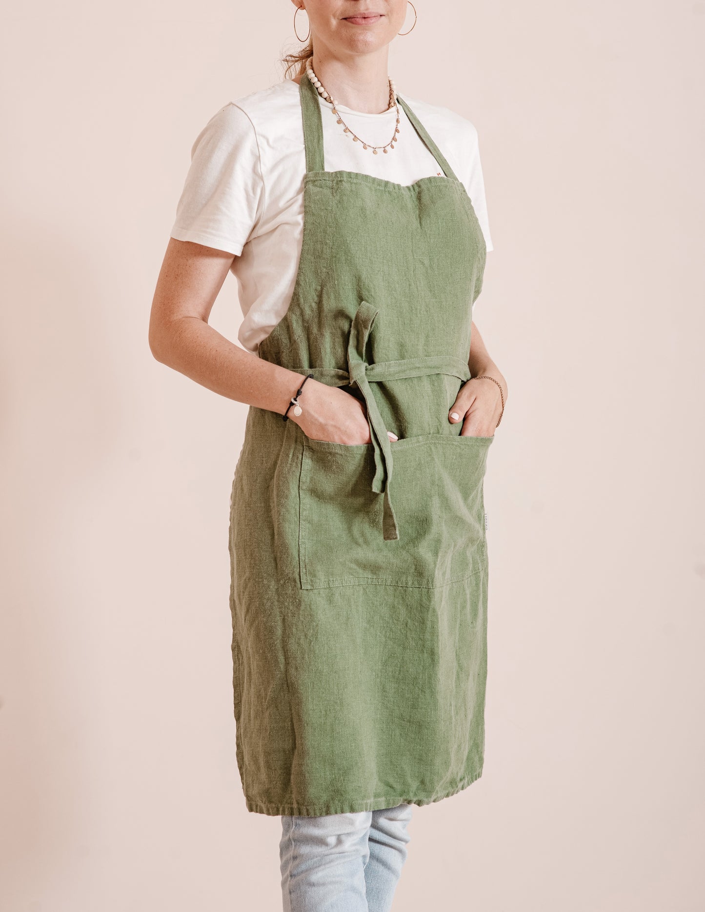 Adjustable linen apron in various colors
