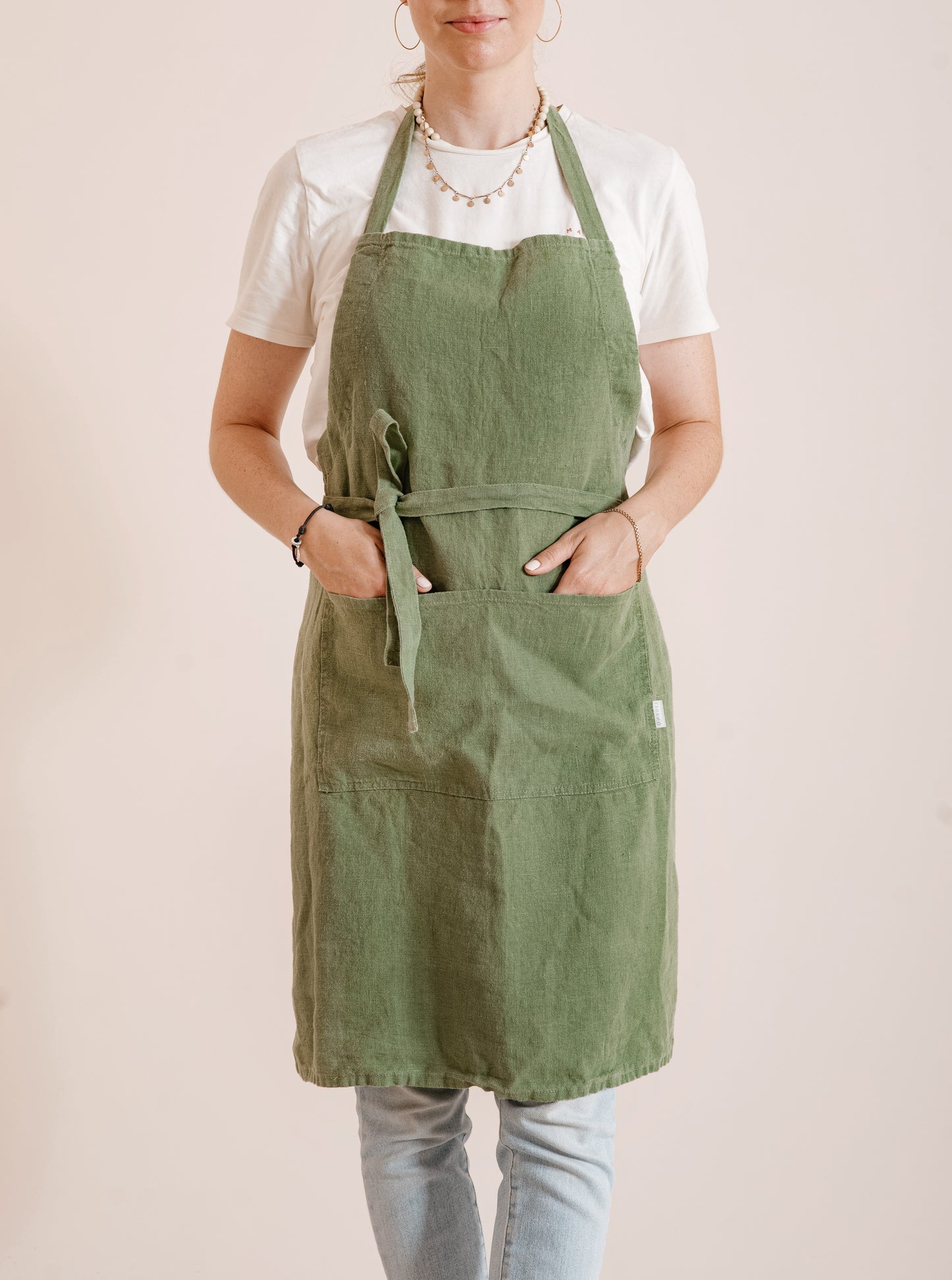 Adjustable linen apron in various colors