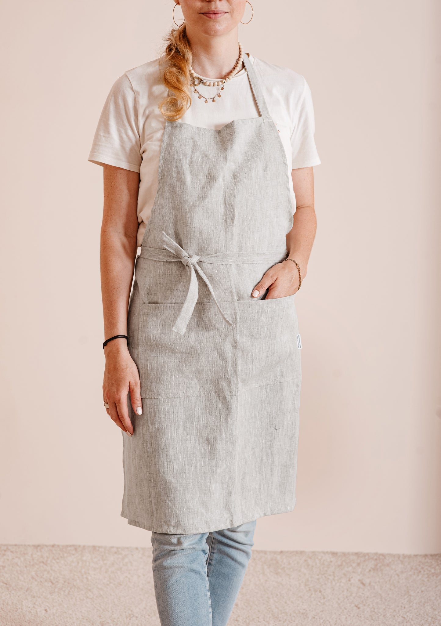 Classic linen apron with pockets