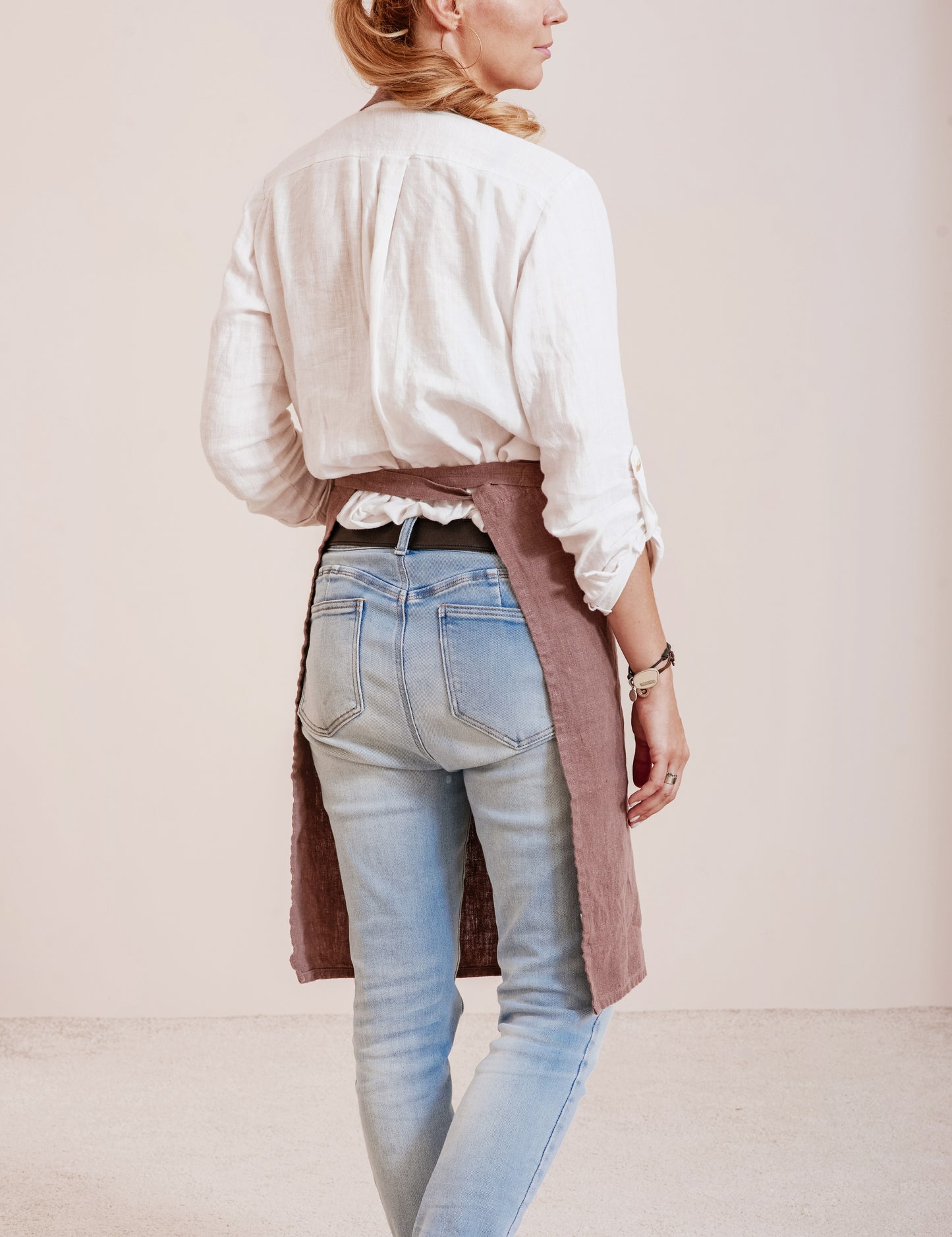 Adjustable linen apron in various colors