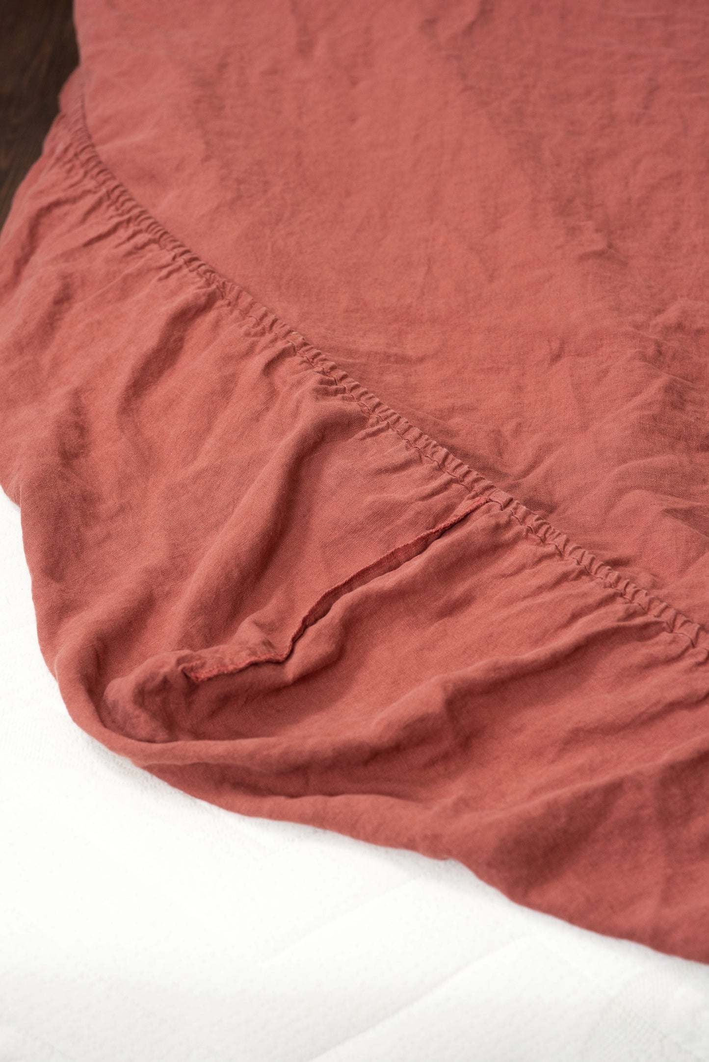 Linen fitted sheet of various heights