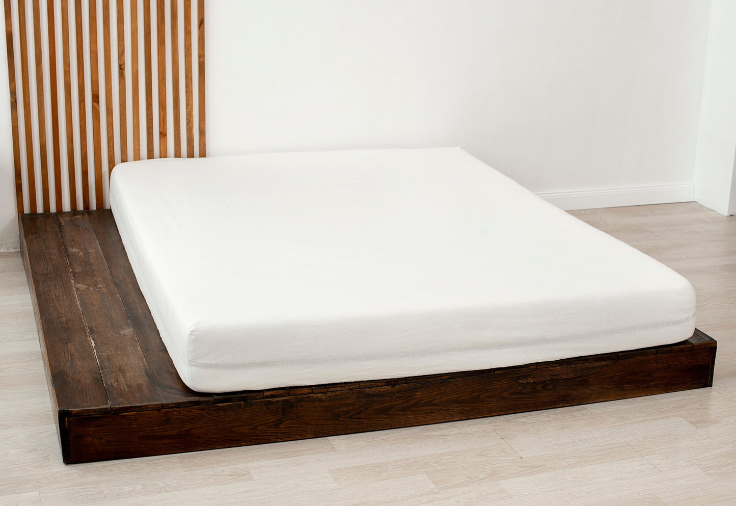 Linen fitted sheet in Full, Queen, King sizes