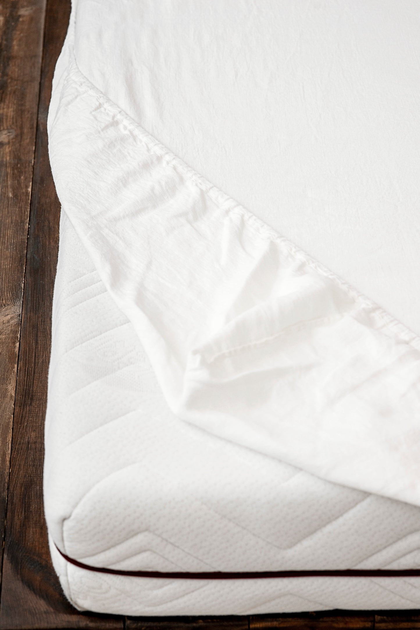 Linen fitted sheet in Full, Queen, King sizes