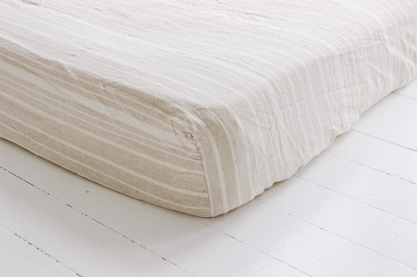 Linen fitted sheet in Full, Queen, King sizes