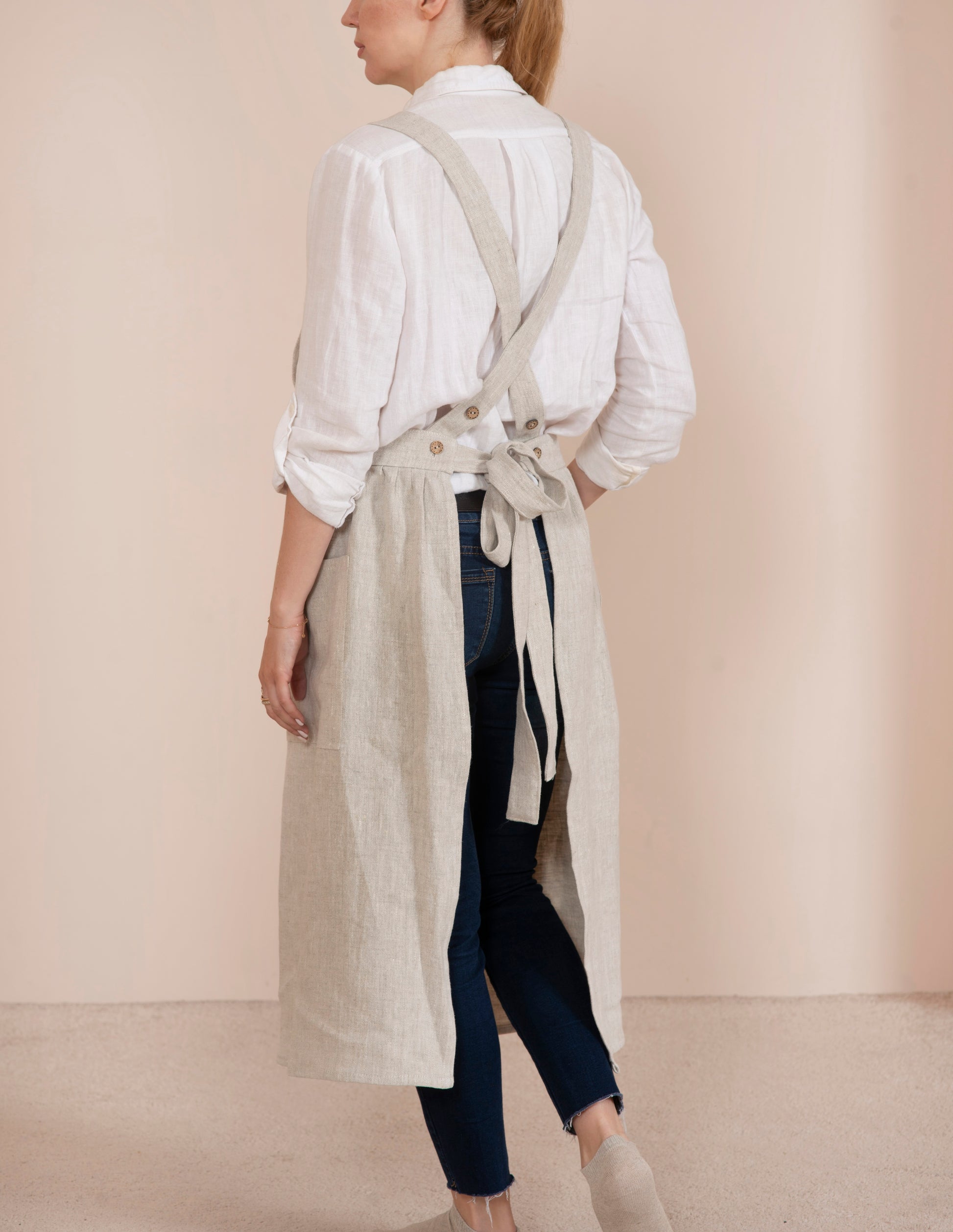 Linen pinafore apron dress – LINENQ Linen pinafore apron dress – LINENQ
