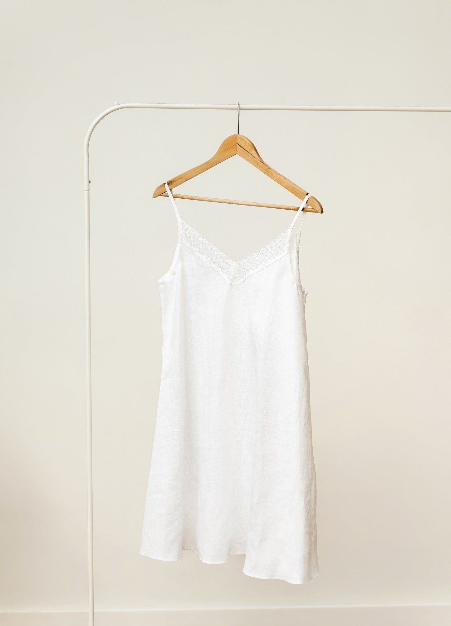 Linen tunic with lace