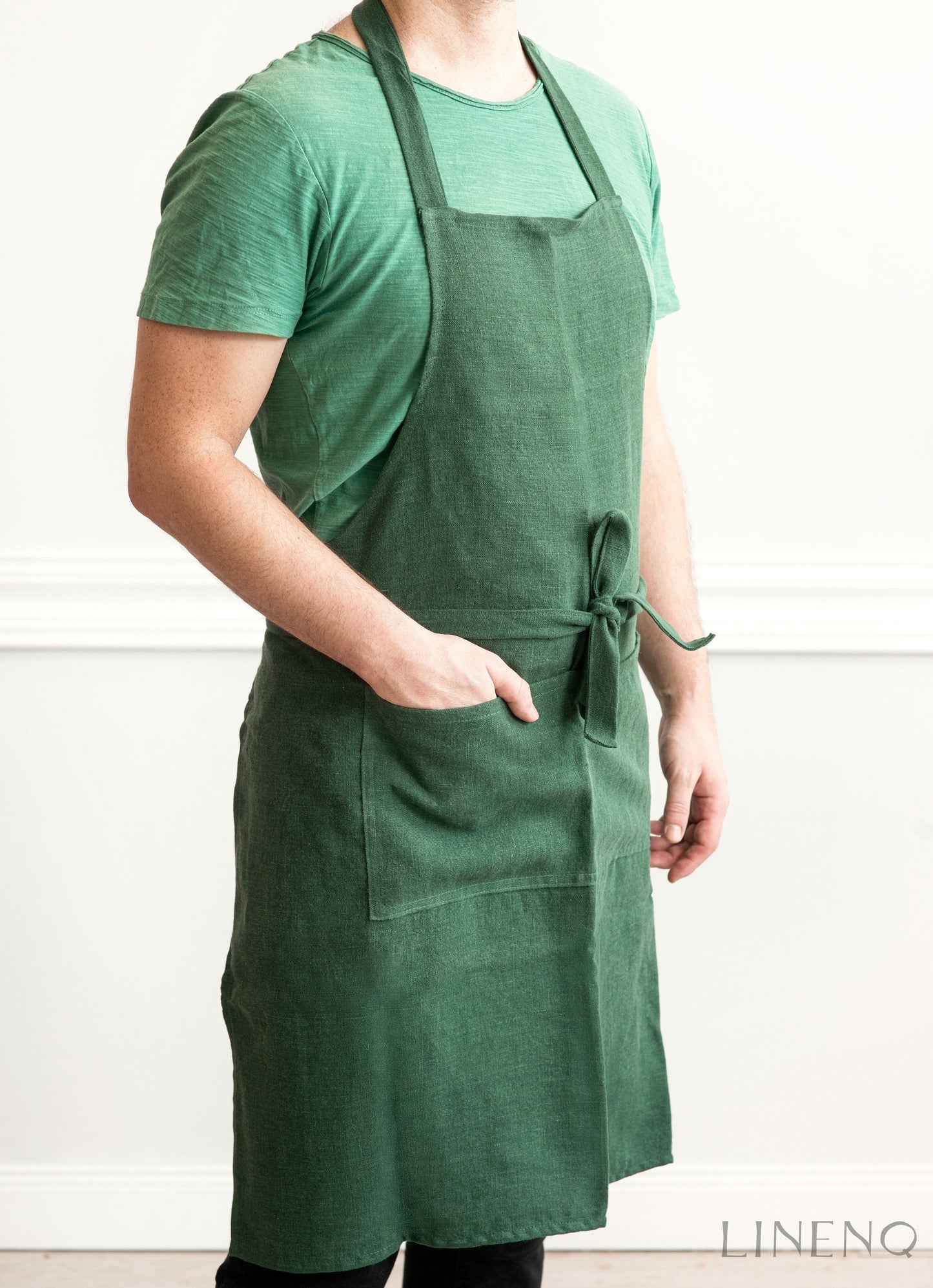 Stonewashed linen apron with pockets for men