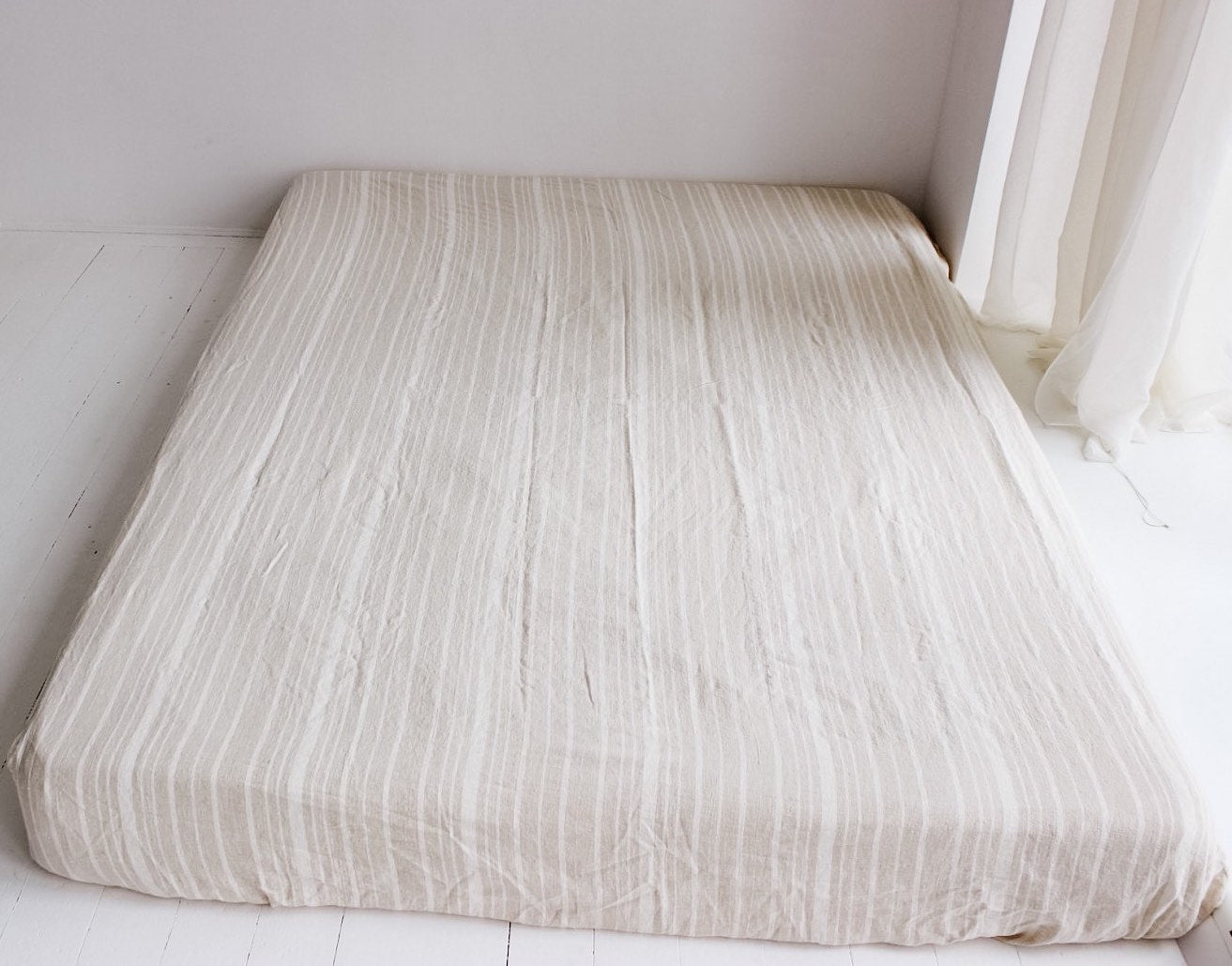 Linen fitted sheet in Queen size