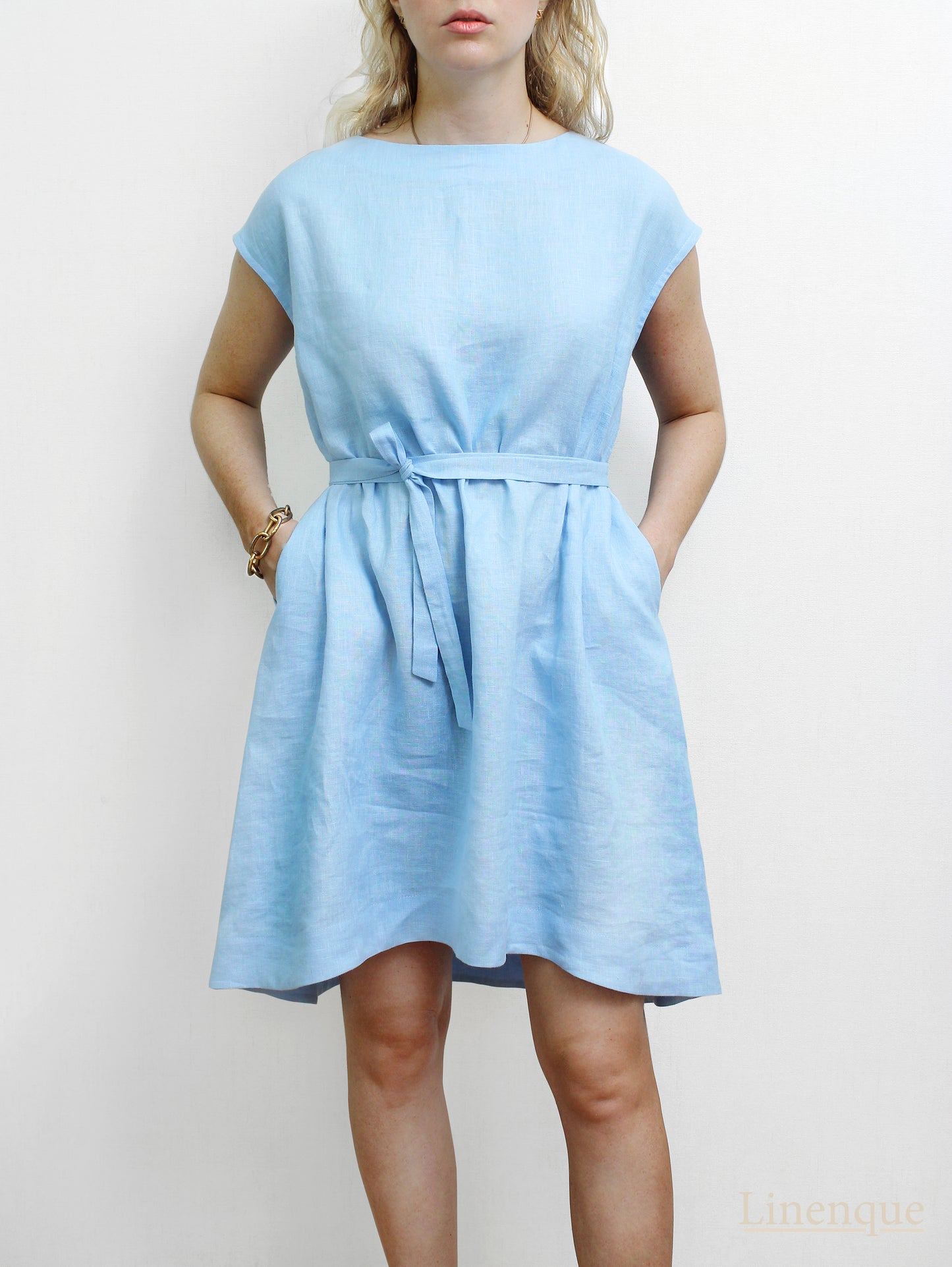 Linen dress with waist tie and pockets