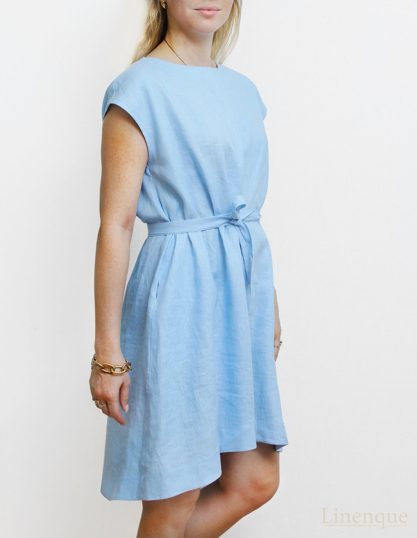 Linen dress with waist tie and pockets