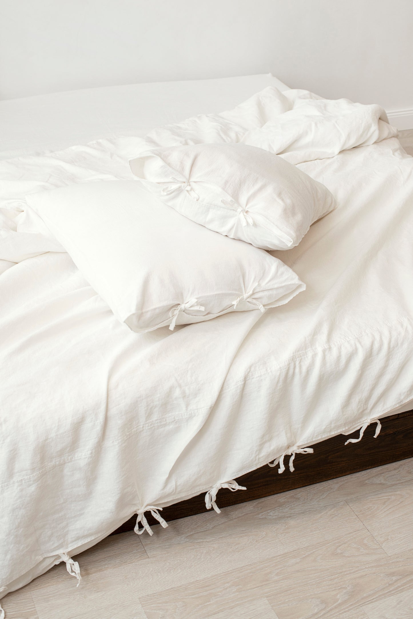 White linen bedding: Fitted sheet, Flat sheet, Pillowcase or Set