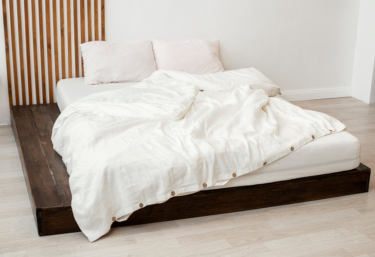 Linen duvet cover with coconut button closure