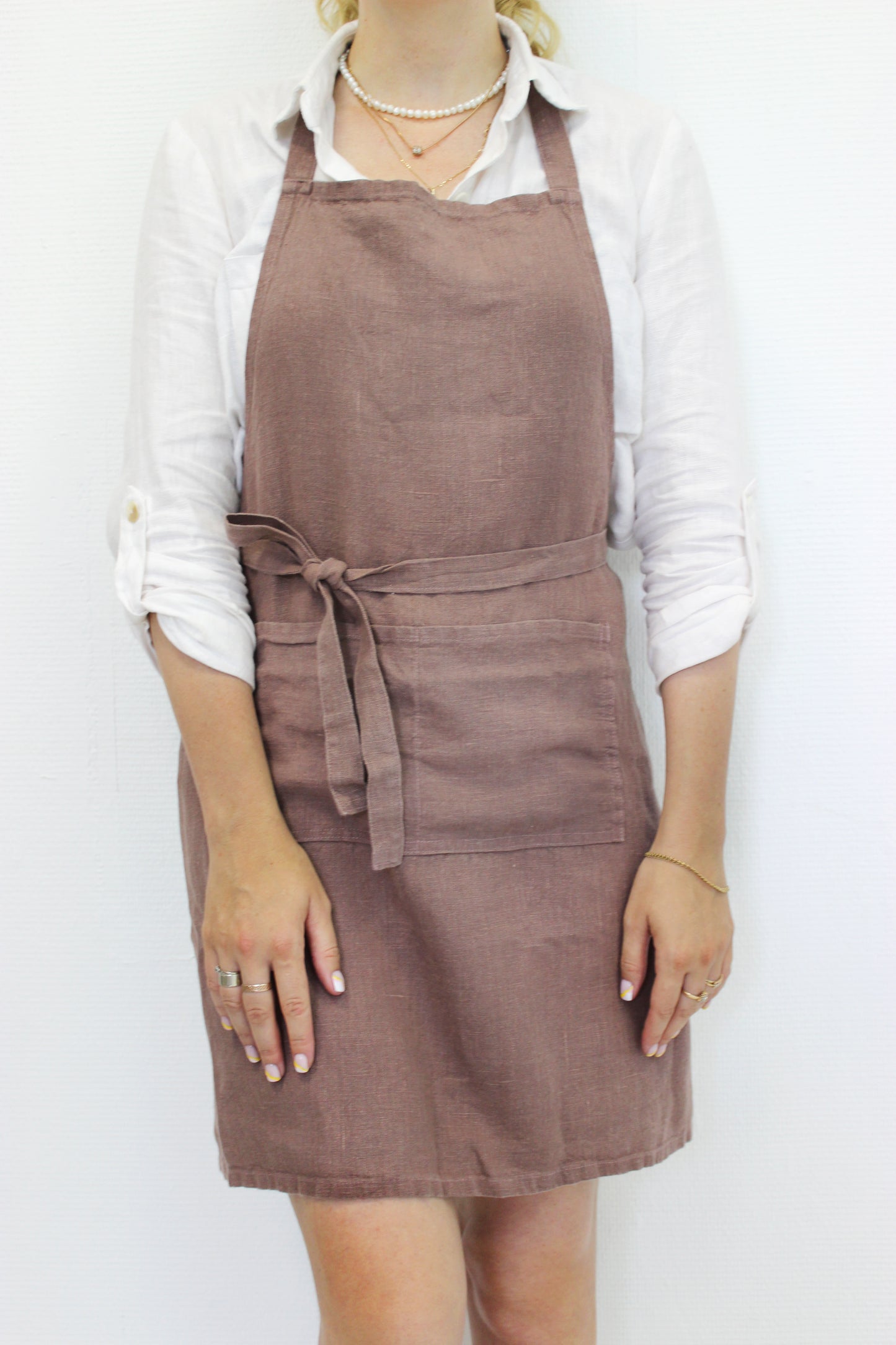 Soft full linen apron with pockets