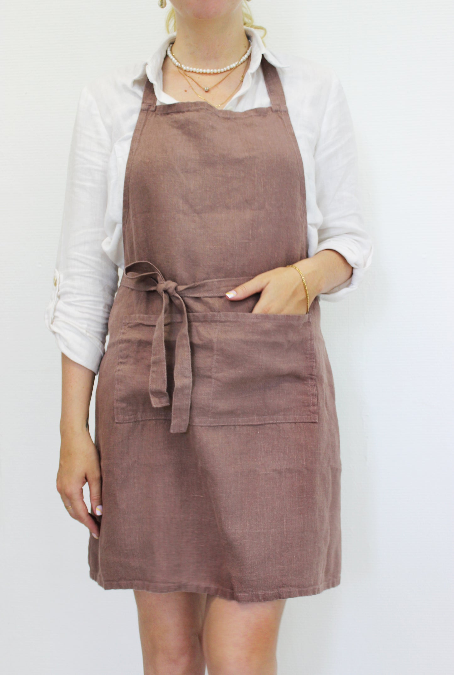 Soft full linen apron with pockets