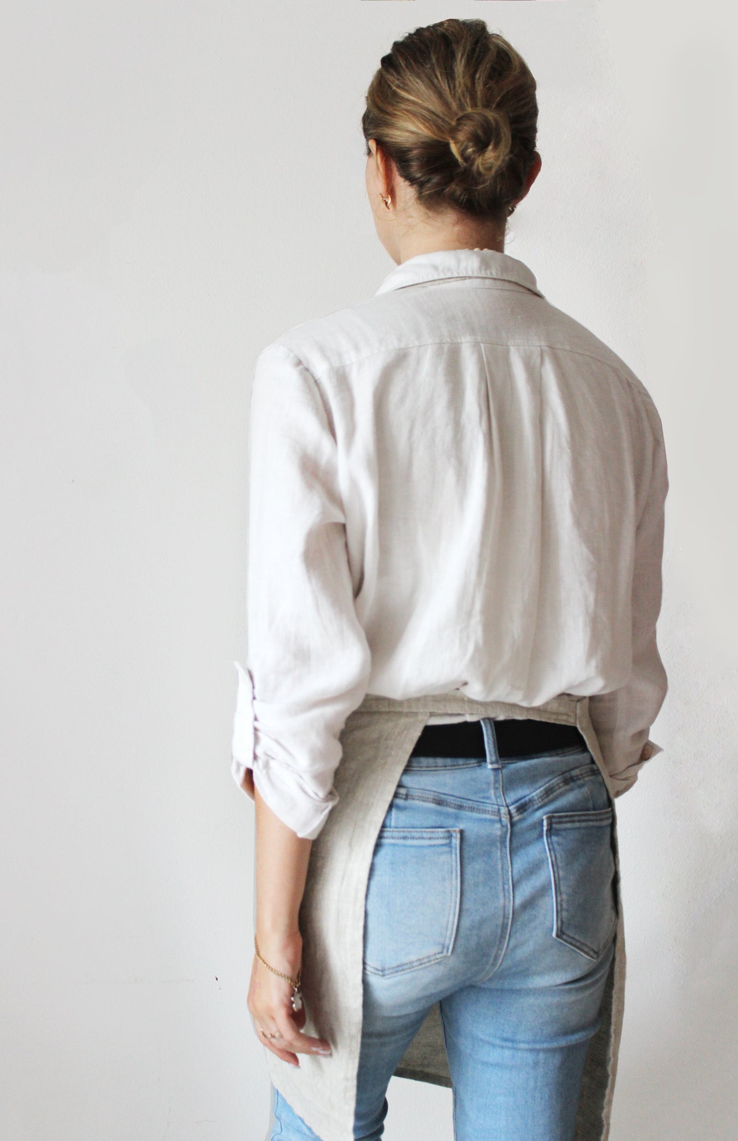 Stonewashed full linen apron with pockets