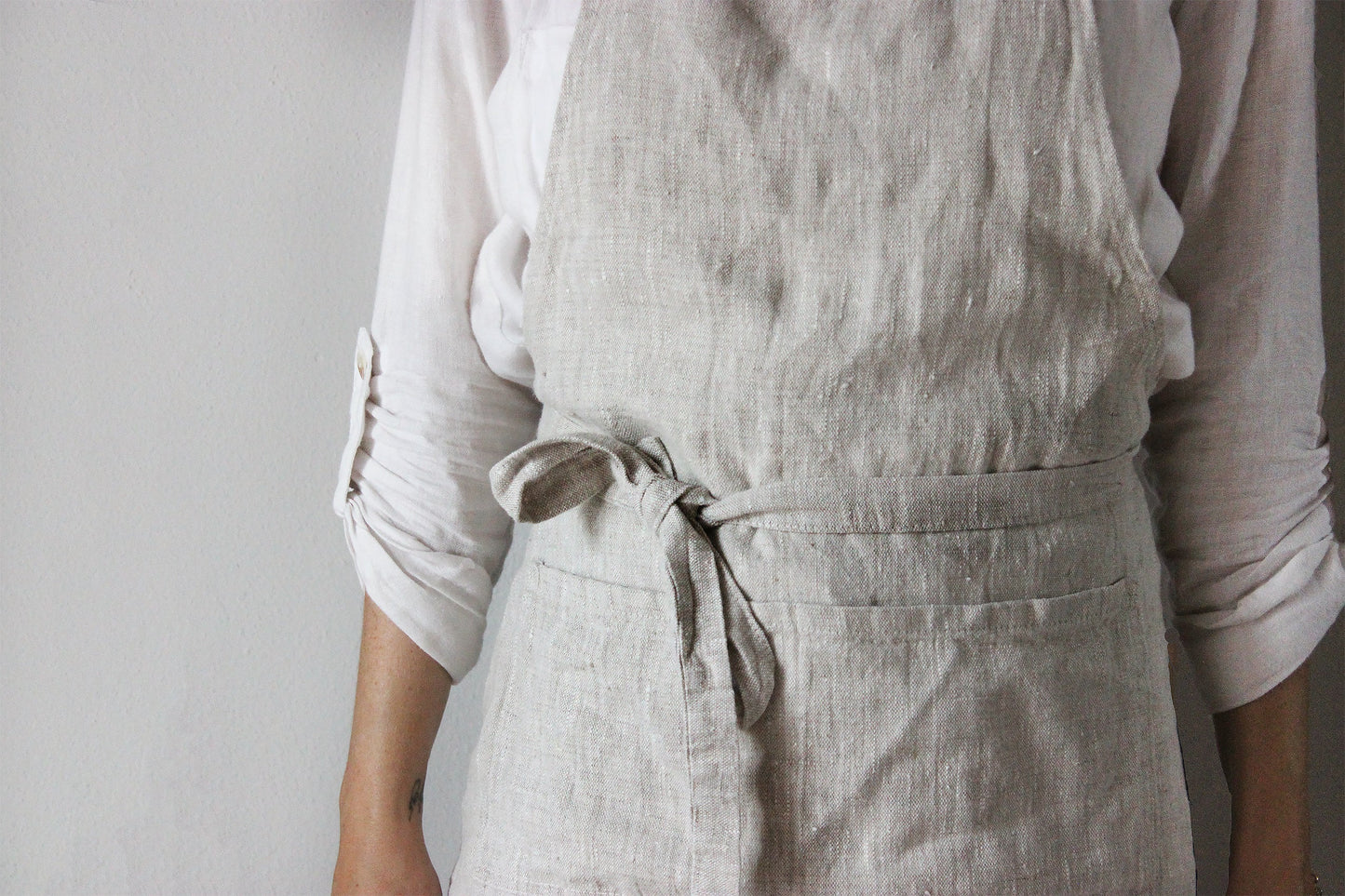 Stonewashed linen apron with pockets