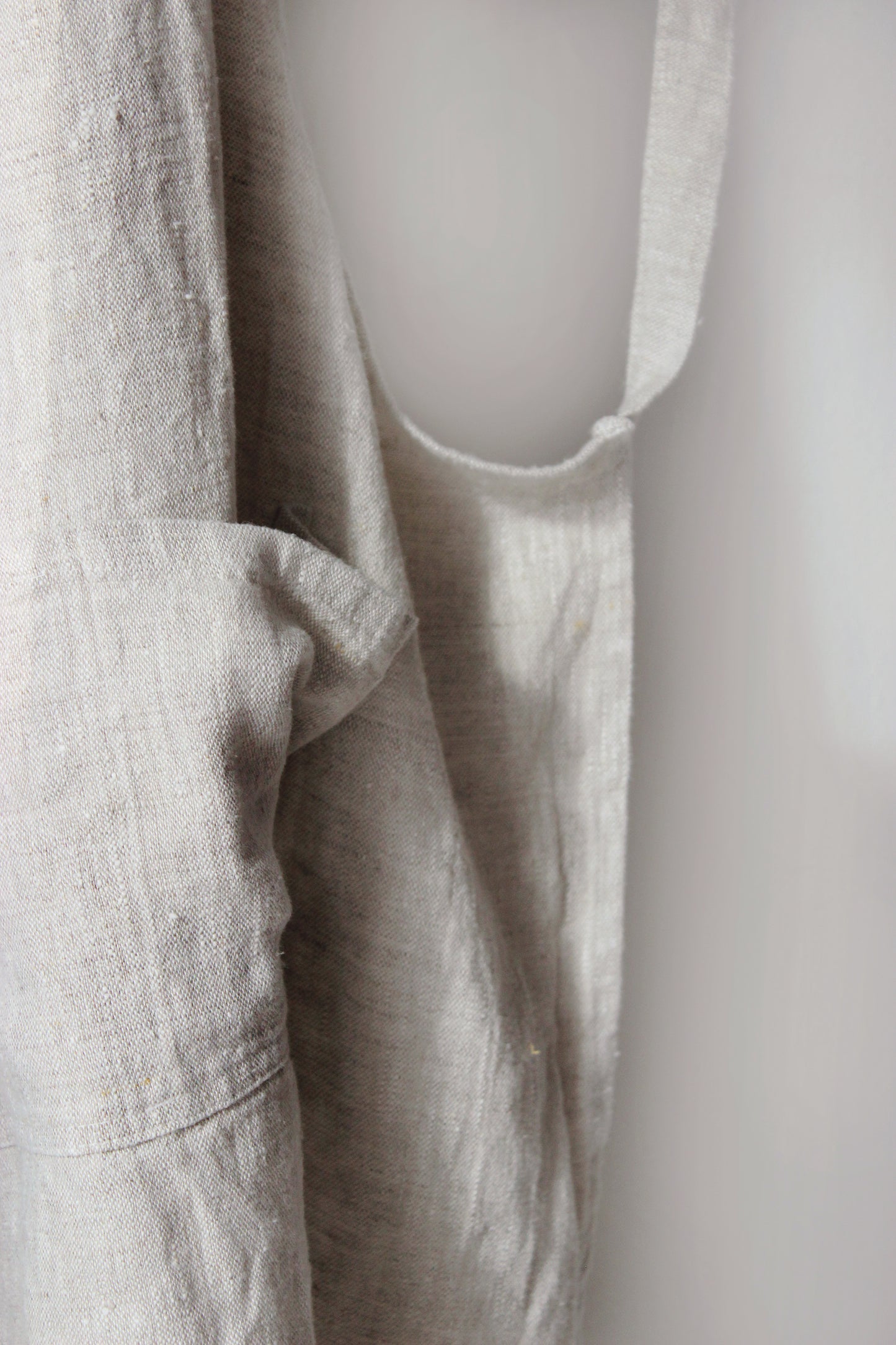 Soft full linen apron with pockets