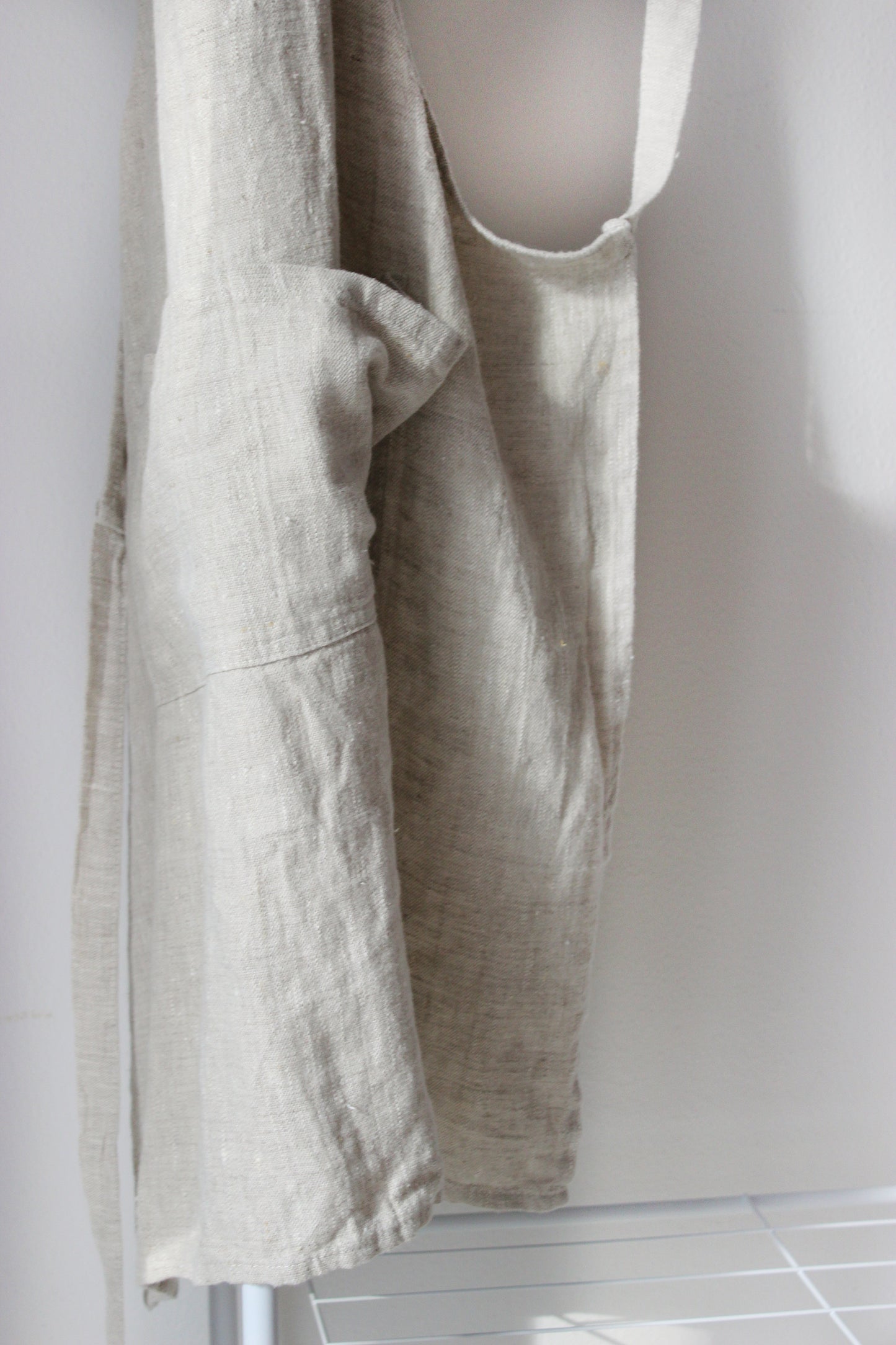 Soft full linen apron with pockets