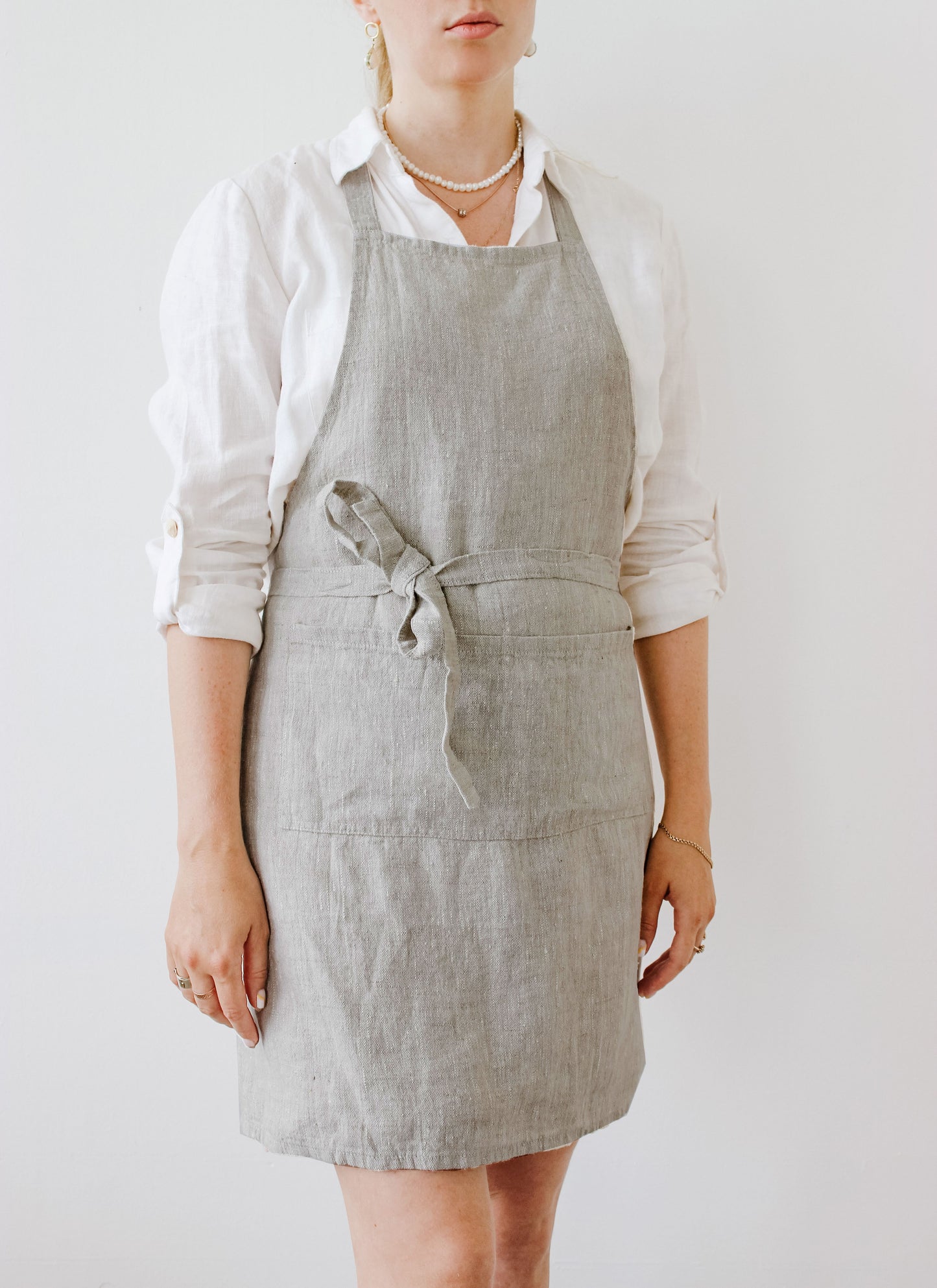 Stonewashed linen apron with pockets