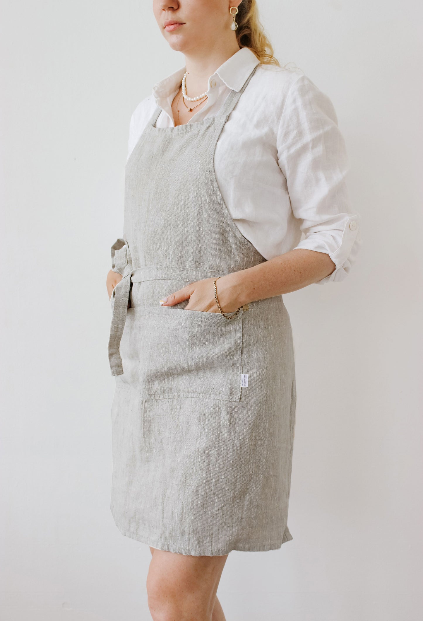 Stonewashed linen apron with pockets