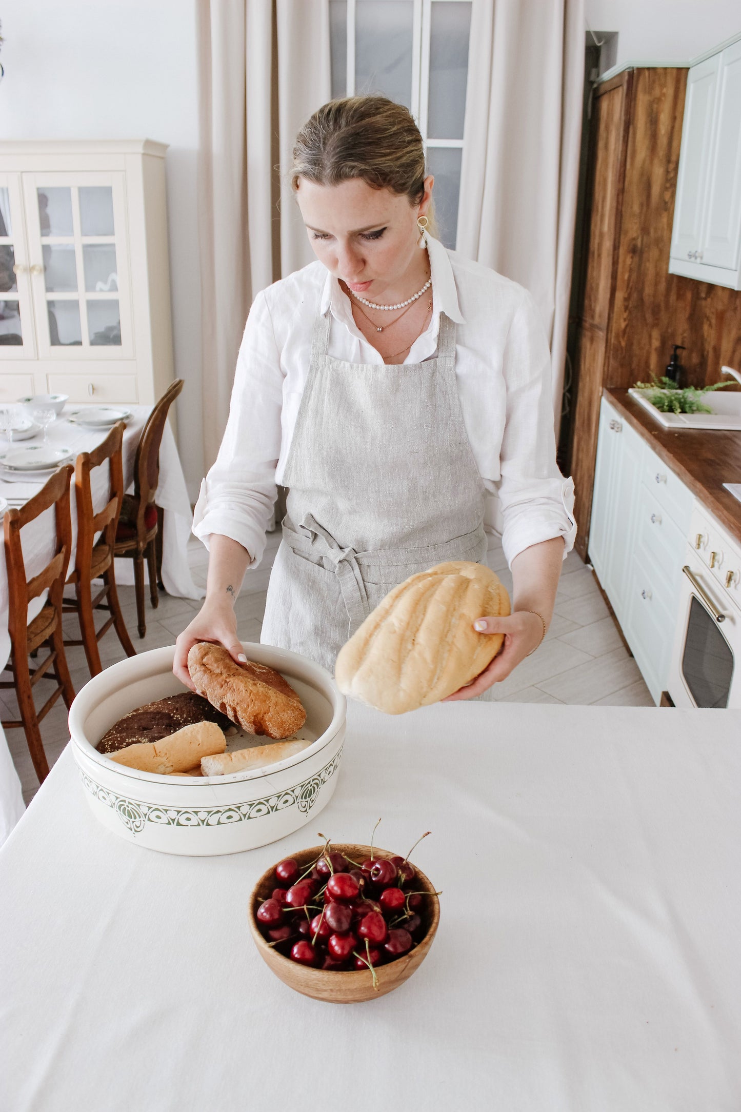 Stonewashed linen apron with pockets