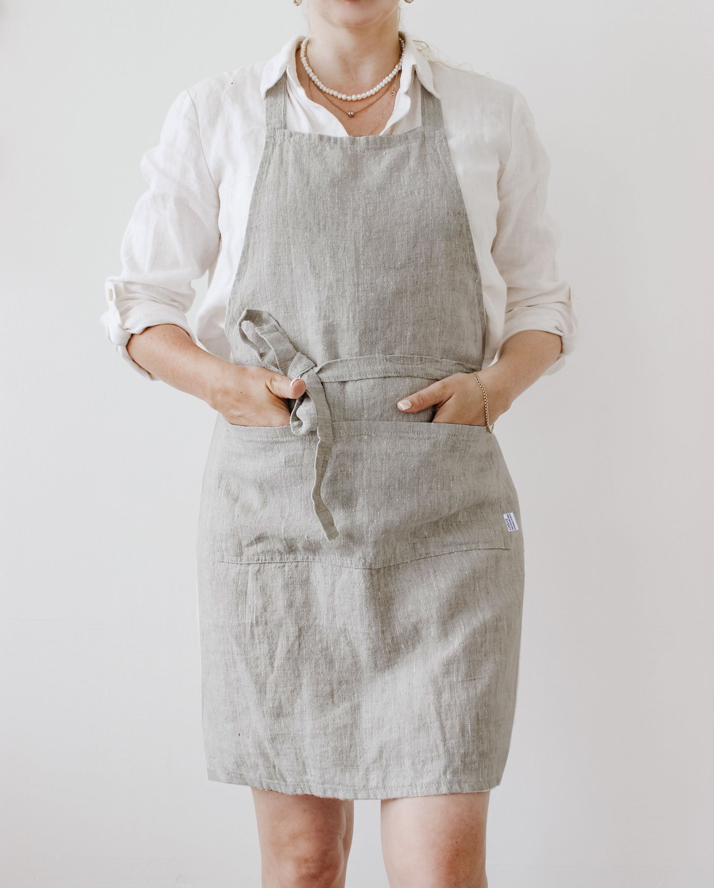 Stonewashed linen apron with pockets