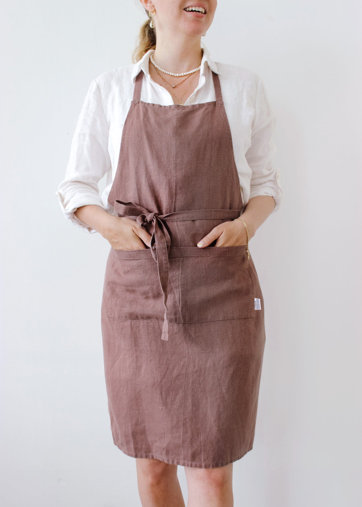 Stonewashed full linen apron with pockets