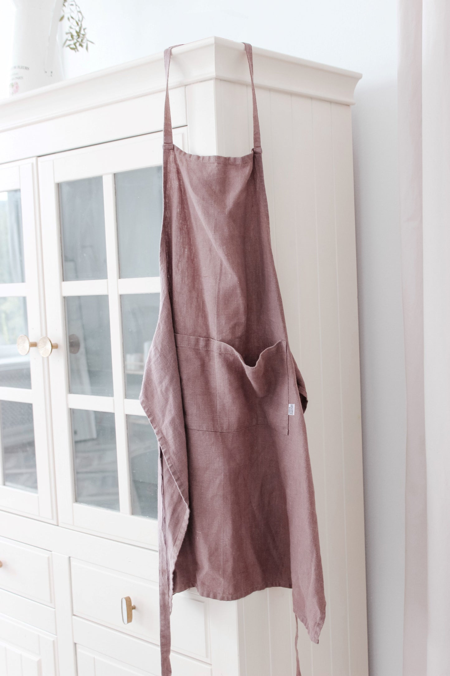 Stonewashed full linen apron with pockets