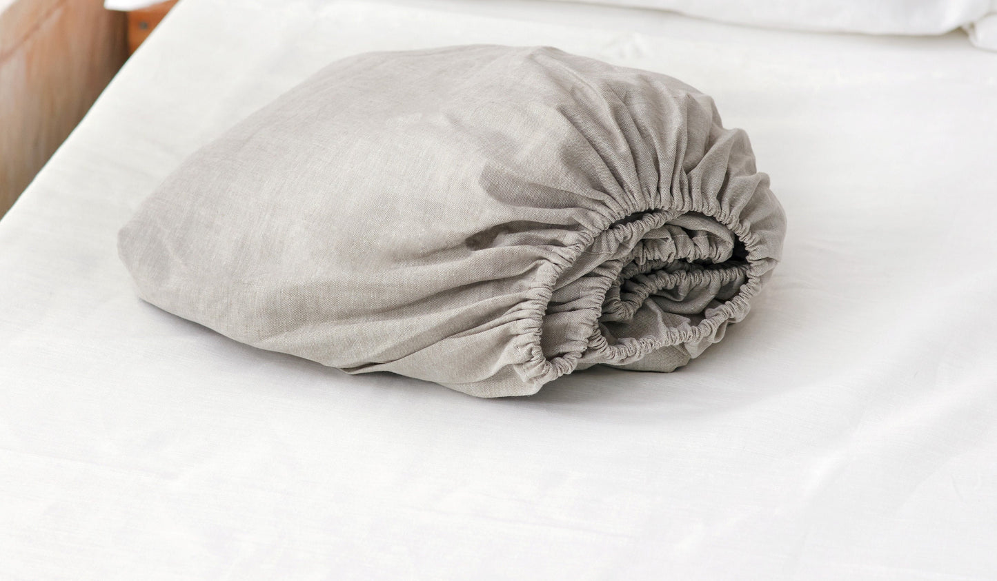 Linen fitted sheet in Queen size